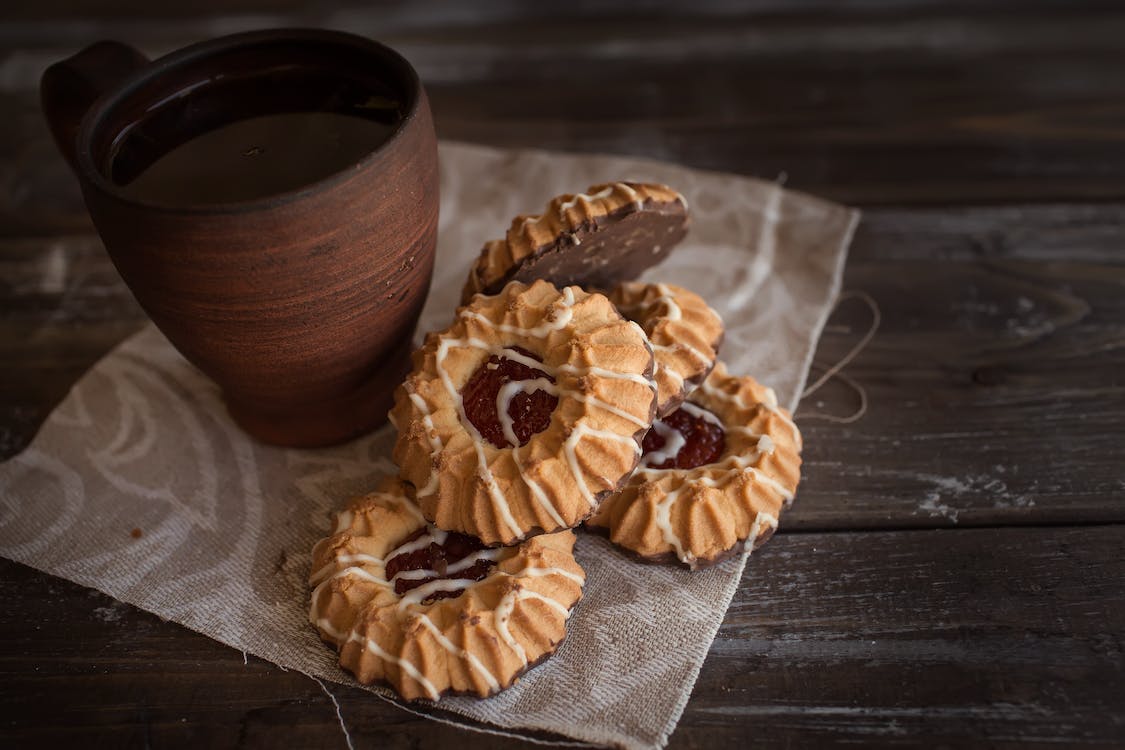 JEDNA SMJESA, SEDAM VRSTA KOLAČA: BRZI RECEPT ZA PREFINE PRAZNIČNE SLASTICE